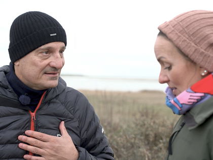 "Bauer sucht Frau International": Eklat in Dänemark! Ron schlägt Nadine vor, lesbisch zu werden