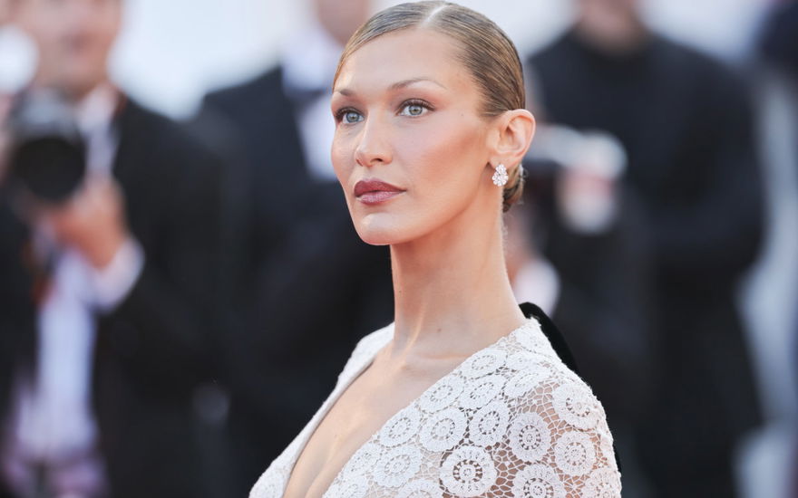 Bella Hadid ernst