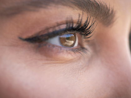 Geschwungene Wimpern ohne Zange: Die 4 besten Beauty-Hacks für einen Lifting-Effekt