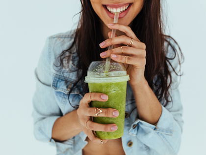 Beauty von innen: Warum grüne Smoothies & lebendige Säfte dein Glow-Geheimnis sind