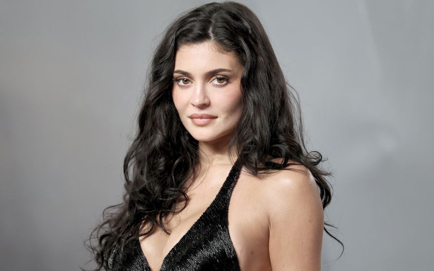 Kylie Jenner glamour Look