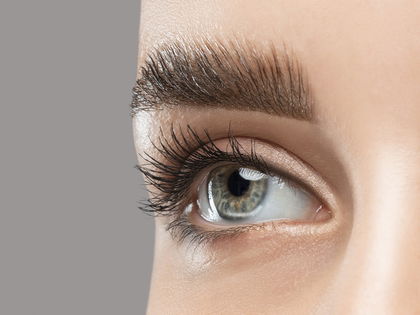 Wimpernzange war gestern! Diese innovative Mascara fixiert den Schwung noch besser und länger