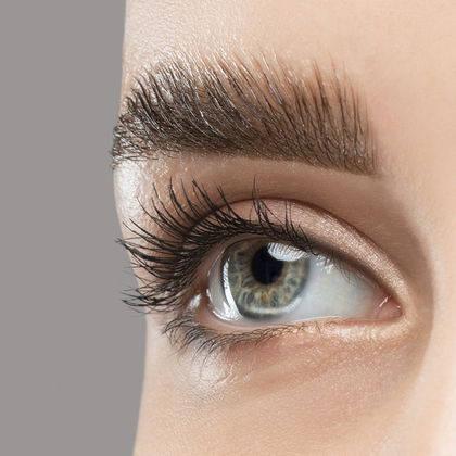Wimpernzange war gestern! Diese innovative Mascara fixiert den Schwung noch besser und länger