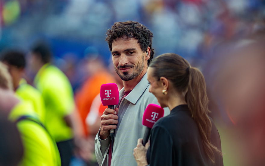 Mats Hummels und Laura Wontorra bei WM 2026