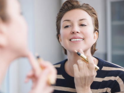 Kaschieren und heilen! Dieser neue Drogerie-Concealer bekämpft Pickel direkt beim Tragen