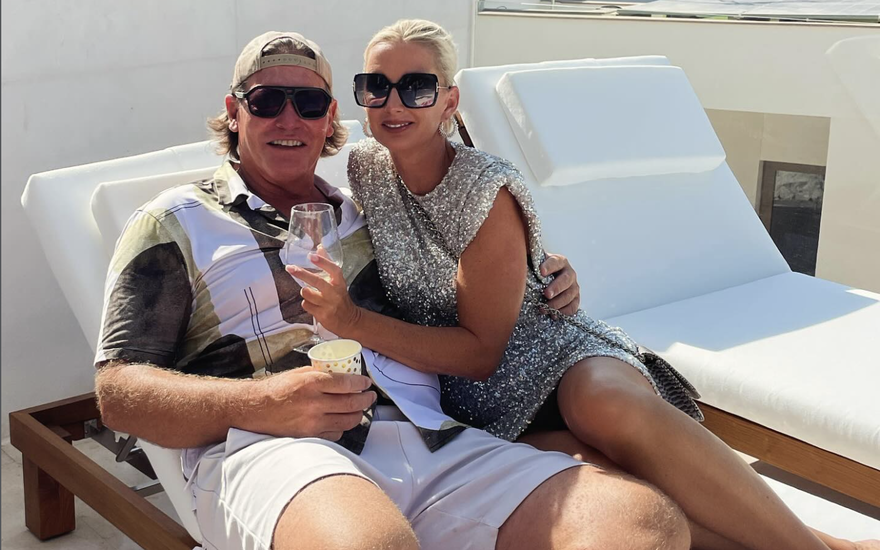 Peggy Jerofke mit Steff Jerkel auf Liegen