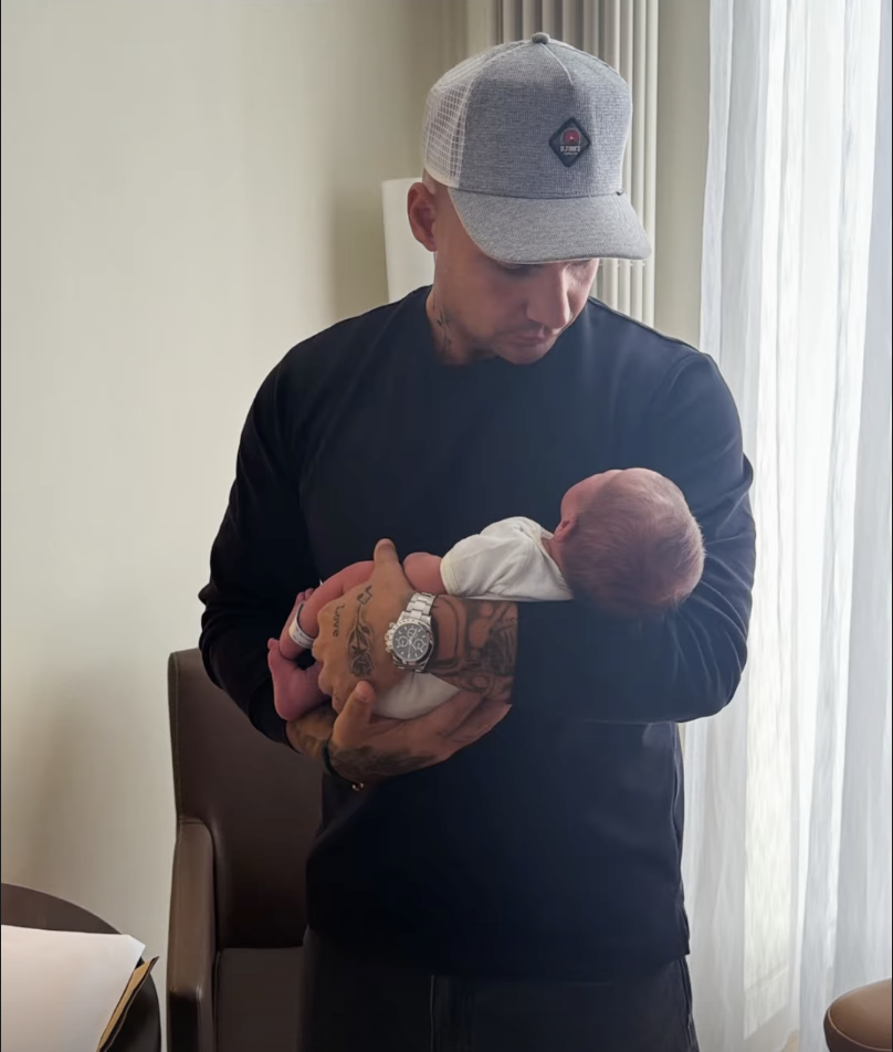Pietro Lombardi mit Baby auf dem Arm