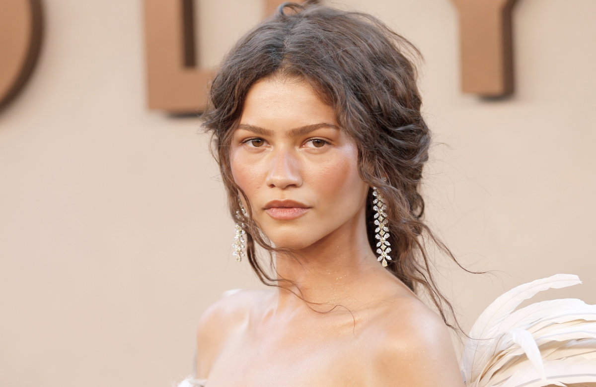 Zendaya guckt ernst