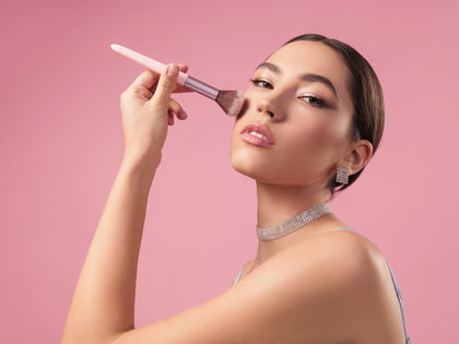 Wie ein Weichzeichner! Dieses Drogerie-Blush-Mousse verfeinert das Hautbild sofort
