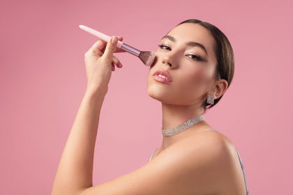 Wie ein Weichzeichner! Dieses Drogerie-Blush-Mousse glättet das Hautbild sofort