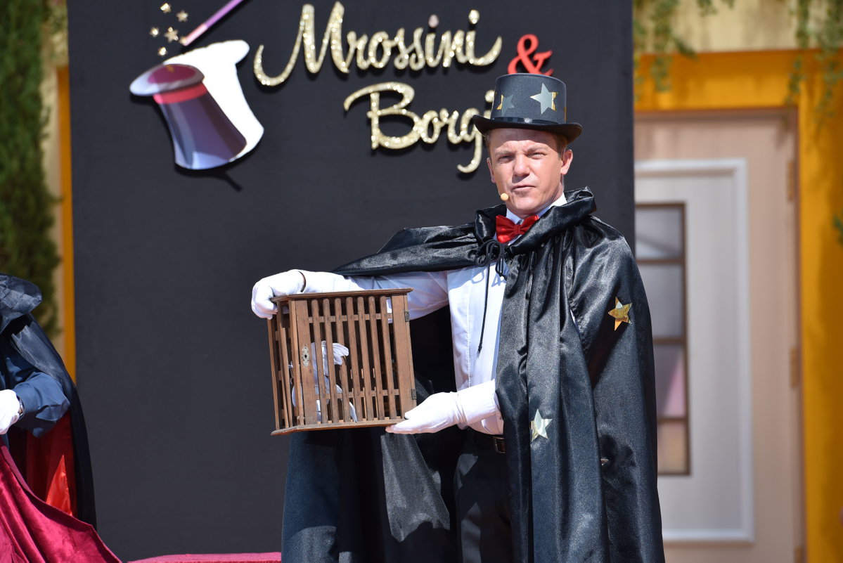 Stefan Mross im Umhang