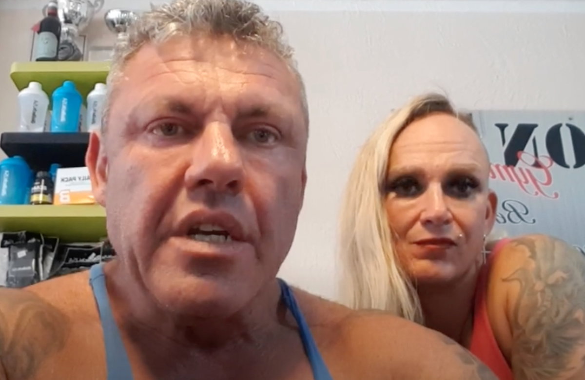 Andreas und Caro Robens schauen ernst in die Kamera
