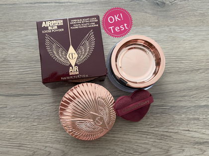 "Airbrush Flawless Blur Loose Powder" im OK! Test: Große Poren und Falten werden in Sekunden weichgezeichnet