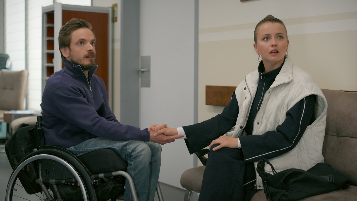 Thilo und Lucie halten bei "Alles was zählt" Händchen