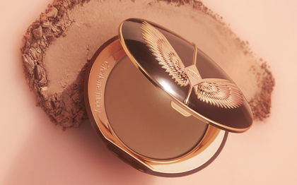 Wie ein Weichzeichner: Dieses neue Blush glättet das Hautbild in Sekunden