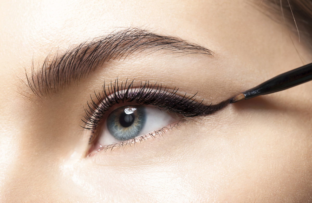 Bis zu 24 Stunden wischfest: Mit diesem 2-in-1-Augen-Stift werden Cat Eyes zum Kinderspiel 