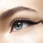 Bis zu 24 Stunden wischfest: Mit diesem 2-in-1-Augen-Stift werden Cat Eyes zum Kinderspiel 