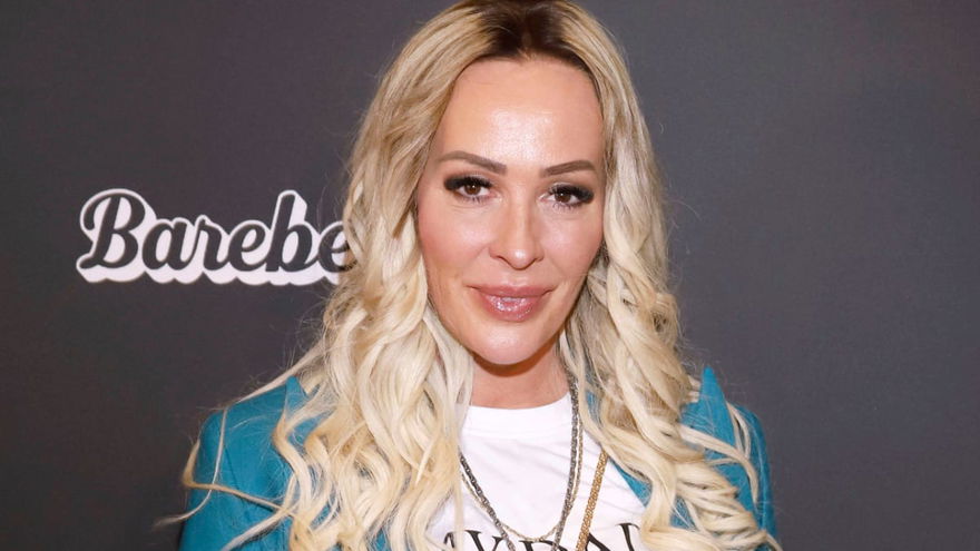 Cora Schumacher lächelt auf einem Event