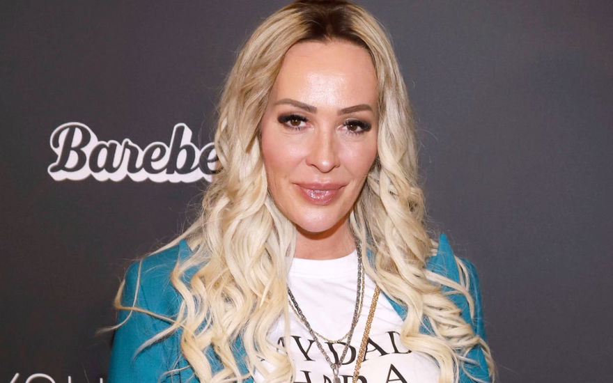 Cora Schumacher lächelt auf einem Event