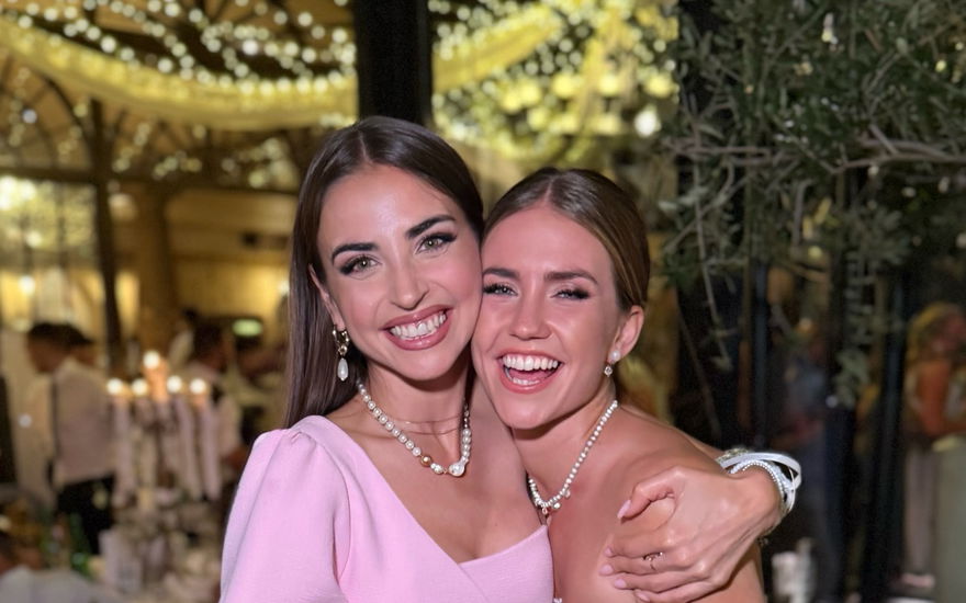 Ekaterina Leonova lacht mit Mariia Maksin
