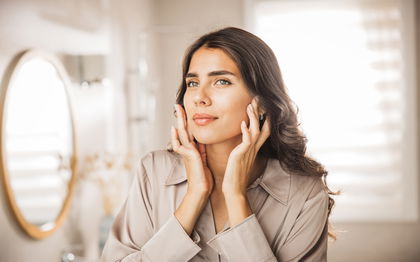 Nie wieder stundenlang abschminken: Dieser Reinigungsbalm aus der Drogerie entfernt Make-up in 60 Sekunden