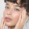 Glass-Skin-Effekt im Stiftformat: Dieser Peptid-Serum-Stick polstert die Haut auf