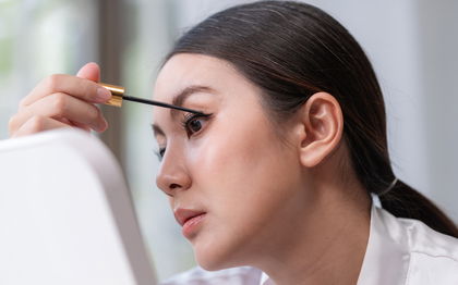 Nie wieder Studio-Termin: Diese neue Drogerie-Mascara ersetzt das Wimpern-Lifting