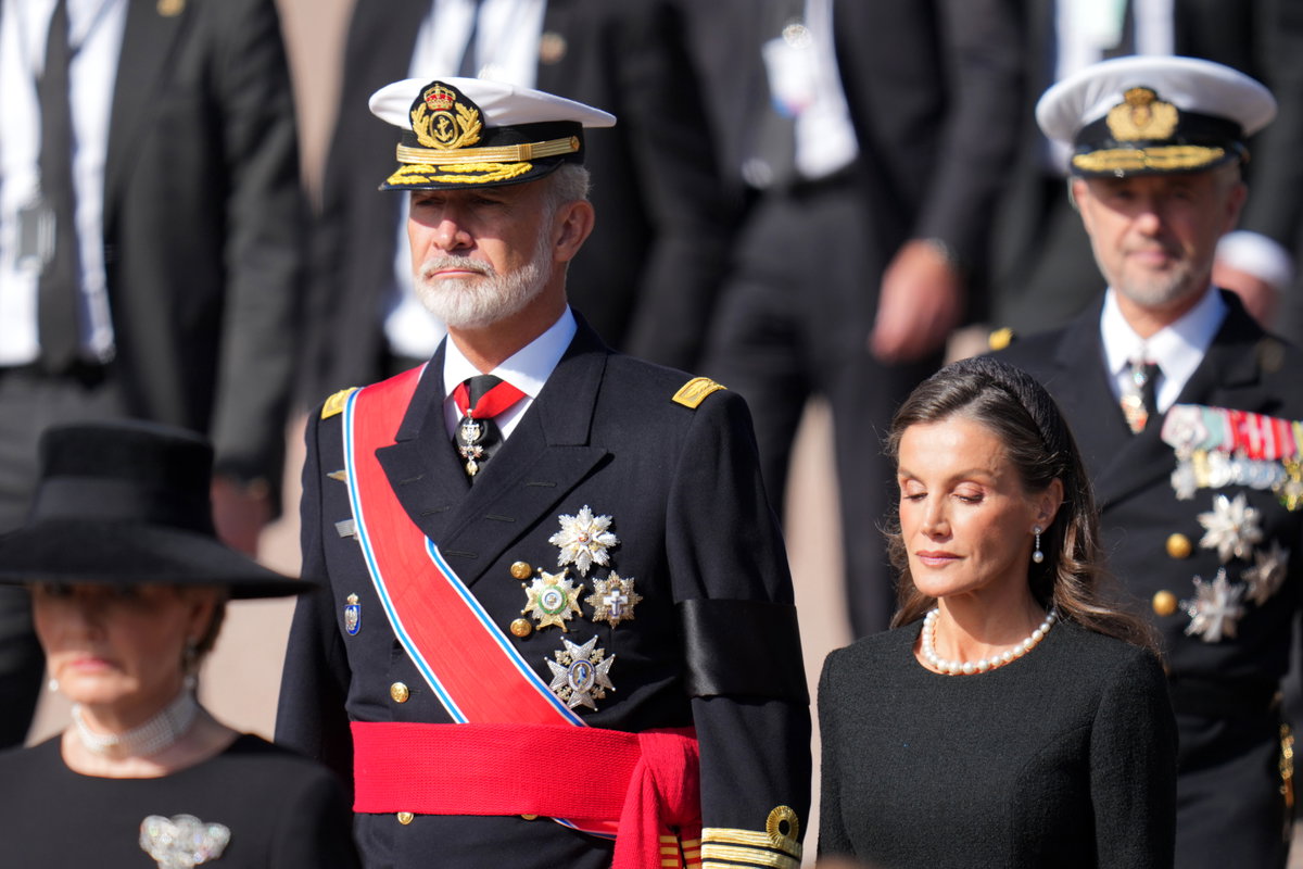 König Felipe von Spanien mit Ehefrau Letizia beim Trauerzug von König Harald