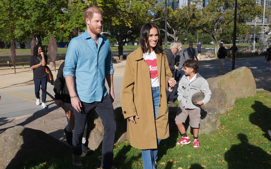 Prinz Harry mit Herzogin Meghan im Park
