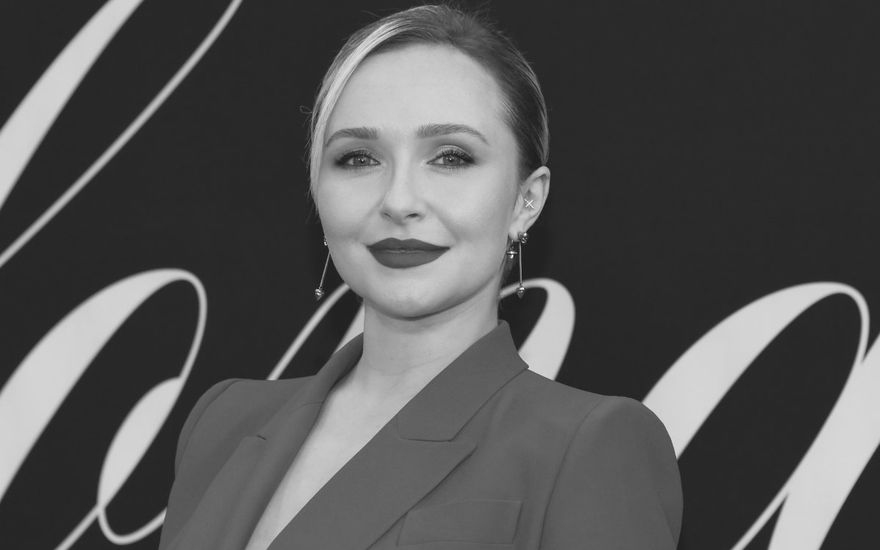 Hayden Panettiere ganz in Rot