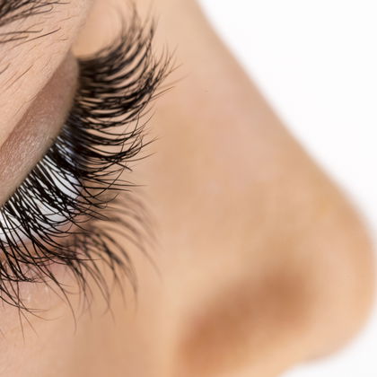 Von Profis Dr. Emi Arpa empfohlen: Das sind die besten Pflege-Tipps für volle Wimpern