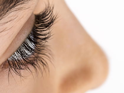 Von Profis Dr. Emi Arpa empfohlen: Die besten Pflege-Tipps für volle Wimpern