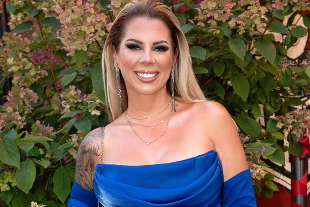 Gefährlicher Fauxpas: Jenny Frankhauser schaut ohne Schutzbrille die Sonnenfinsternis