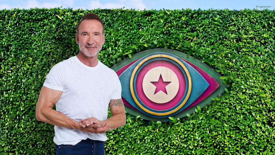 Jochen Bendel vor Promi BB Logo