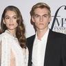 "Ich liege buchstäblich auf meinen verdammten Knien": Kaia Gerber teilt emotionale Zeilen an Bruder Presley (†27)
