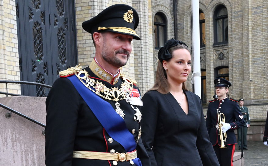 König Haakon mit Tochter Prinzessin Ingrid Alexandra bei der Parlamentseröffnung in Oslo