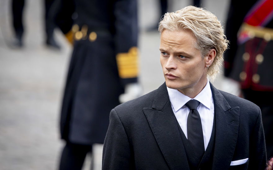 "Lächerlich und peinlich": Heftige Kritik an Marius Borg Høibys Teilnahme an König Haralds Beerdigung