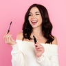 Keine Fliegenbeine: Diese Drogerie-Mascara mit 2-in-1-Bürste zaubert volle, getrennte Wimpern
