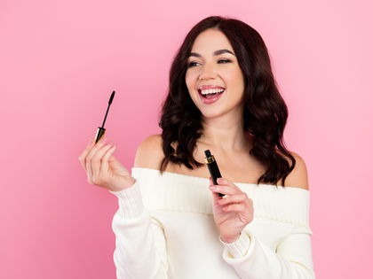 Keine Fliegenbeine: Diese Drogerie-Mascara mit 2-in-1-Bürste zaubert volle, getrennte Wimpern