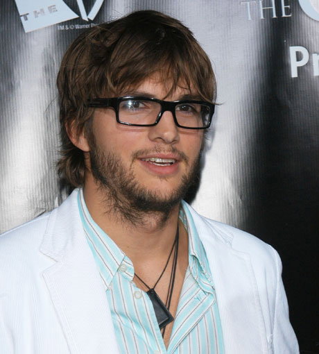 Ihm steht einfach alles: Hollywood-Schönling Ashton Kutcher sieht auch mit Brille und Bart cool aus