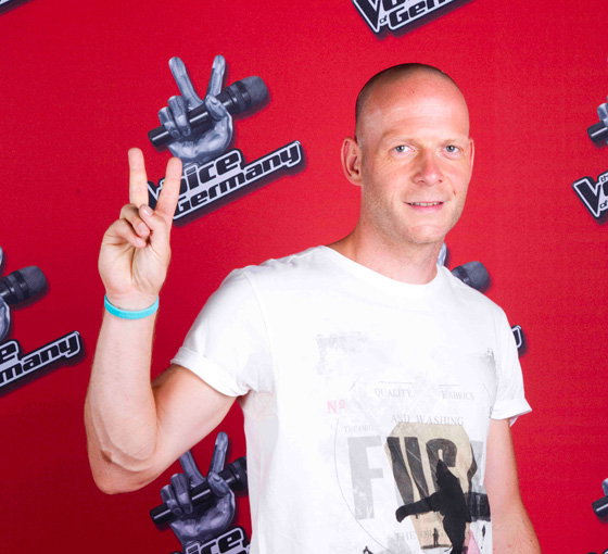 Gitarrenlehrer Marcel Beuter aus Neubrandenburg rockt mit´ âWonderwall" von Boyce Avenue die Bühne