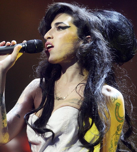 Amy Winehouse bei einem Auftritt
