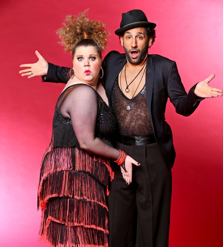 Hoppla, da ist Manuela Wisbeck die Hand ausgerutscht! Ihren "Let's Dance"-Tanzpartner Massimo Sinato scheint es nicht zu stören