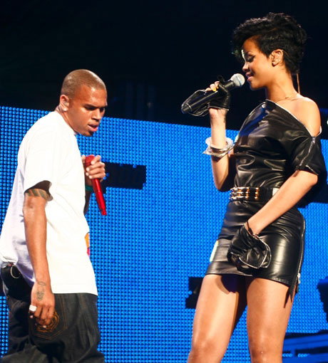 Es war der Skandal 2009: Musiker Chris Brown schlug seine Freundin Rihanna im Februar krankenhausreif. Erst verzieh sie ihm, dann ging sie demonstrativ auf Abstand