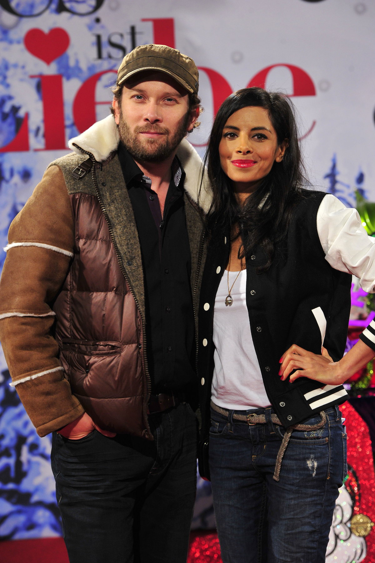 Collien Ulmen-Fernandes und Christian Ulmen posieren zusammen