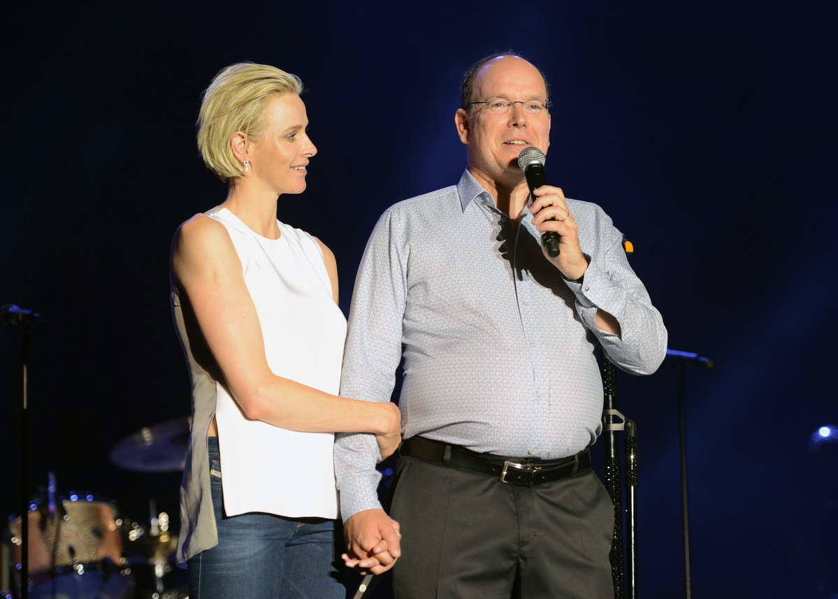 Charlène hackt sich bei Albert ein