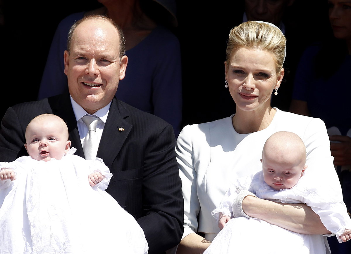 Charlene von Monaco mit Prinz Albert II. mit ihren Babys