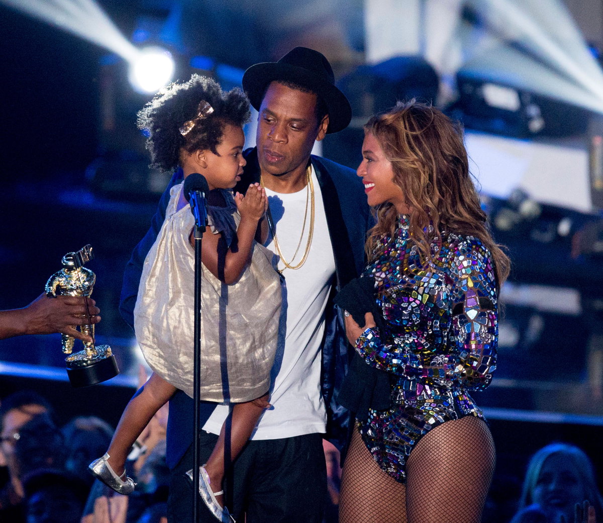 Blue Ivy 2012 mit Jay-Z und Beyonce auf der Bühne