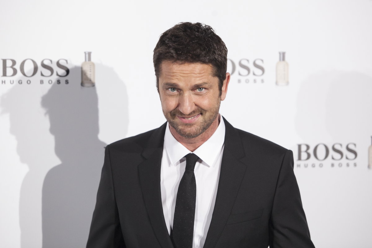 Gerard Butler grinst