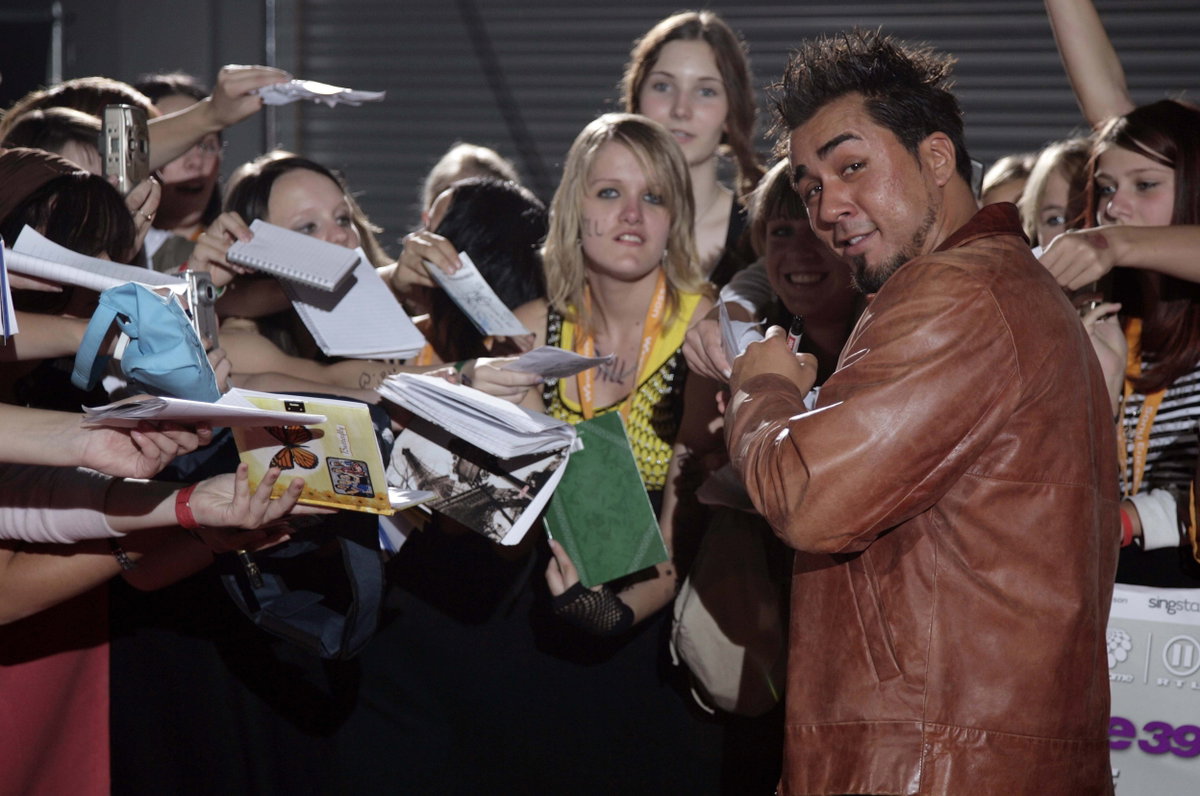 Mike Leon Grosch signiert Autogramme im Jahr 2006